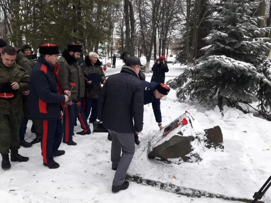 В г. Красный Сулин прошли мероприятия в день памяти геноцида казачества