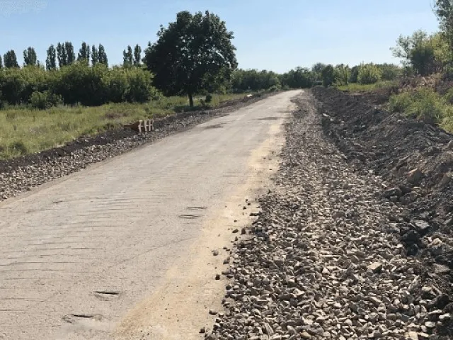 В разгаре капитальный ремонт дороги одного из районных маршрутов