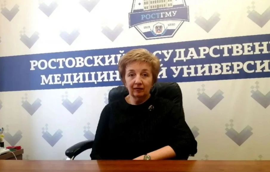 Заведующая кафедрой микробиологии и вирусологии №2 РостГМУ, профессор, доктор медицинских наук Галина Харсеева призвала проходить вакцинацию даже людям старше 80 лет.