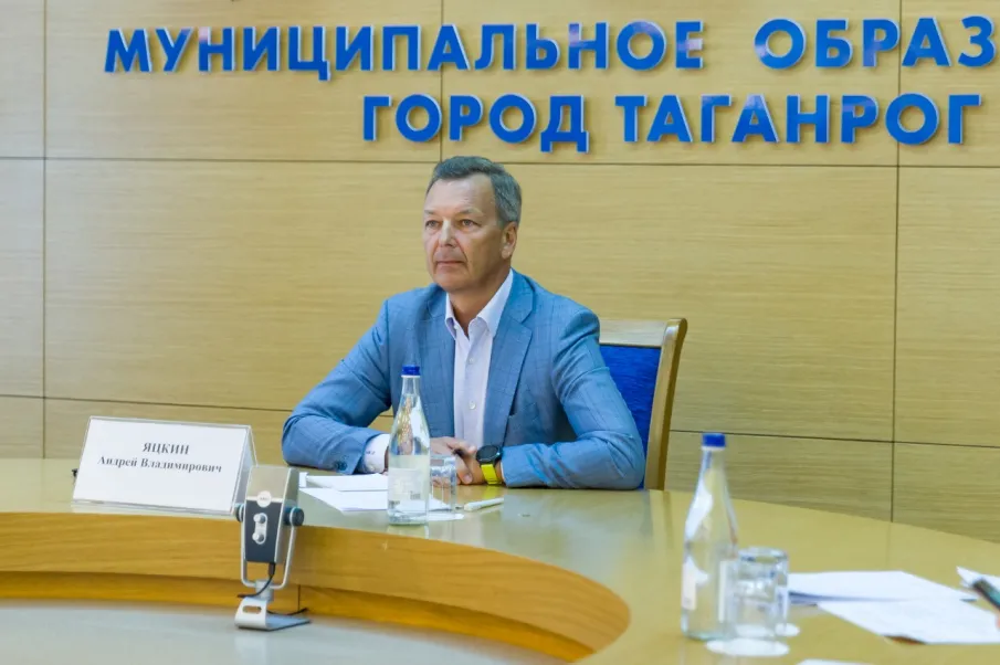 Жители Дона могут обратиться на прием к сенатору Андрею Яцкину 26 ноября