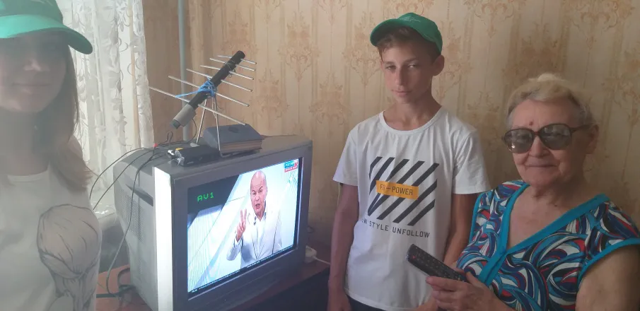 Волонтерами и специалистами Администрации оказывается помощь по подключению оборудования для перехода на цифровое вещание