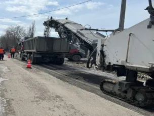 В 2023 году в Красносулинском районе в рамках национального проекта «Безопасные качественные дороги» реализуется 7 объектов ремонта внутрипоселковых автомобильных дорог общей протяженностью 5,55 км