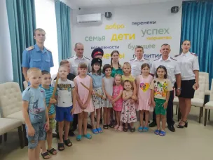 В рамках объявленного  губернатором Ростовской области В.Ю. Голубевым Года атамана Матвея Платова, казаки Сулинского юрта посетили воспитанников Социально-реабилитационного центра для несовершеннолетних г. Красный Сулин