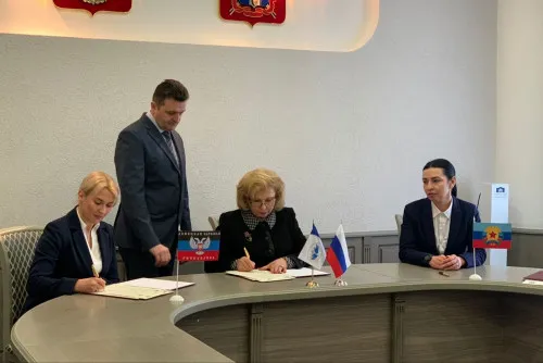 Уполномоченный по правам человека в России Татьяна Москалькова подписала соглашения о взаимопомощи с омбудсменами ДНР и ЛНР