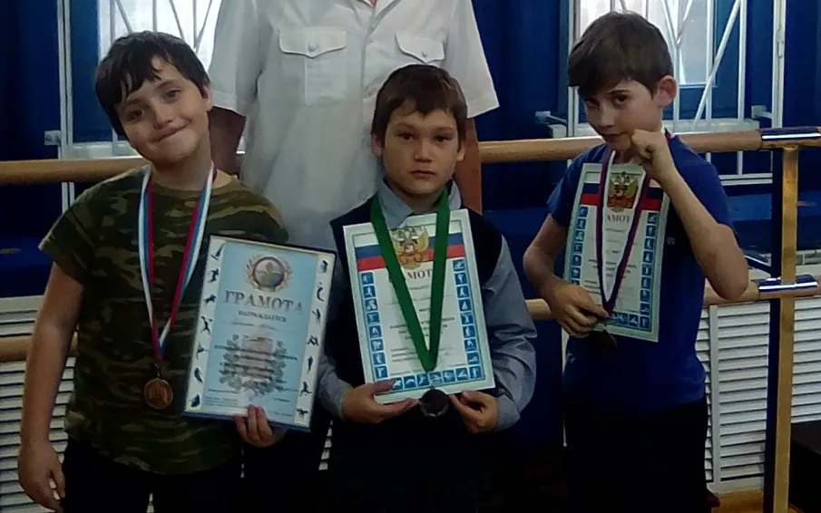 Сулинские казачата-кикбоксеры прославляют родной край на областных соревнованиях