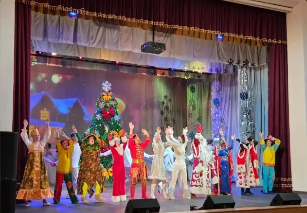 В Красносулинском Дворце культуры прошёл праздник «Новый год с Коньком Горбунком»!