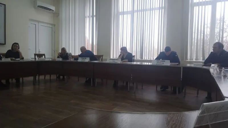 Состоялось заседание районной межведомственной комиссии по делам несовершеннолетних и защите их прав, с участием представителя Красносулинской городской прокуратуры