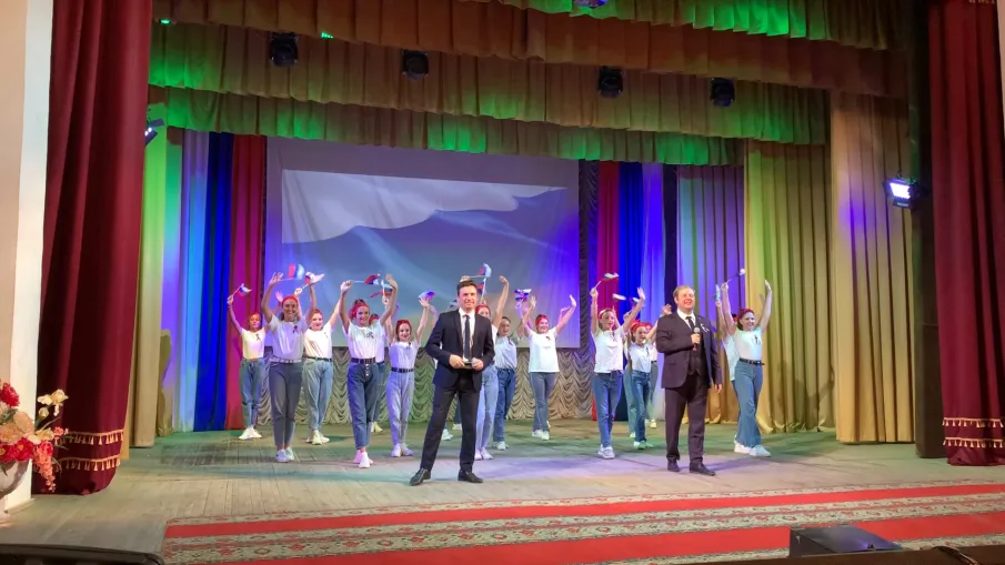 Акция "Гордо реет флаг Отчизны"