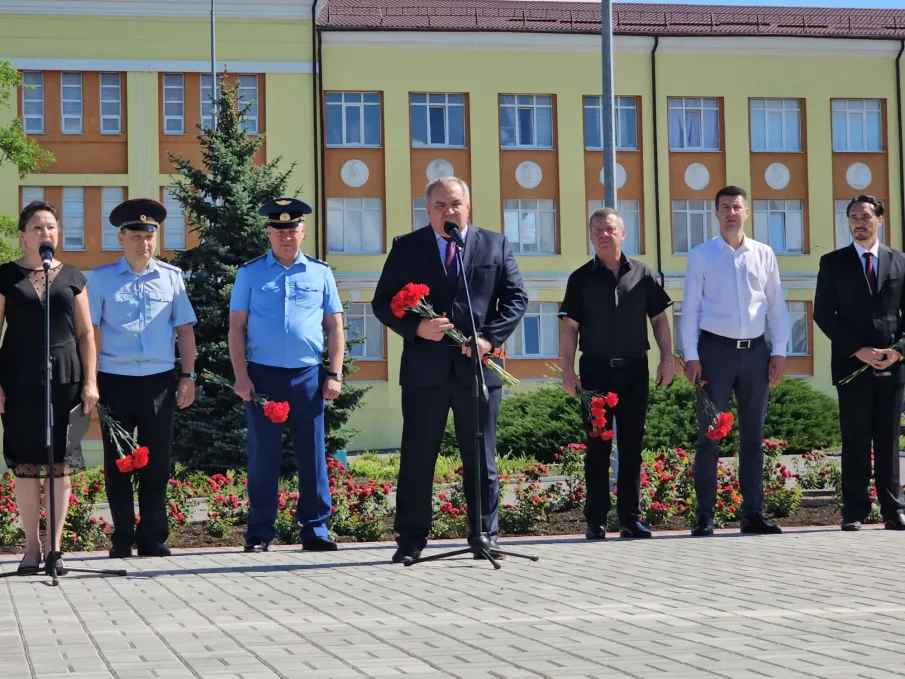 Общественная палата возложила цветы в День памяти и скорби