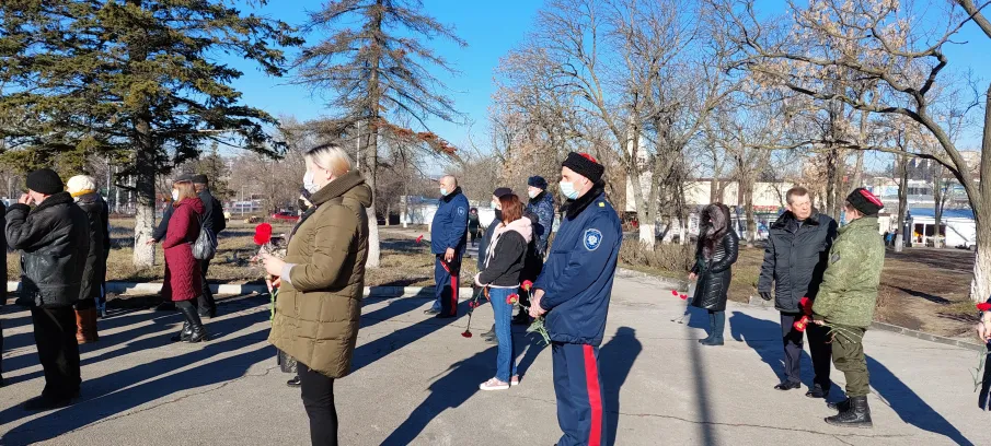 Возложение цветов в честь освобождения Красносулинской земли от фашисткой оккупации