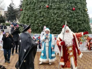 В г. Красный Сулин состоялось открытие елки на центральной площади