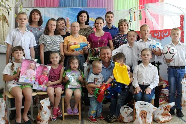 В преддверии Международного дня защиты детей красносулинский городской прокурор и начальник управления образования посетили социально-реабилитационный центр для несовершеннолетних