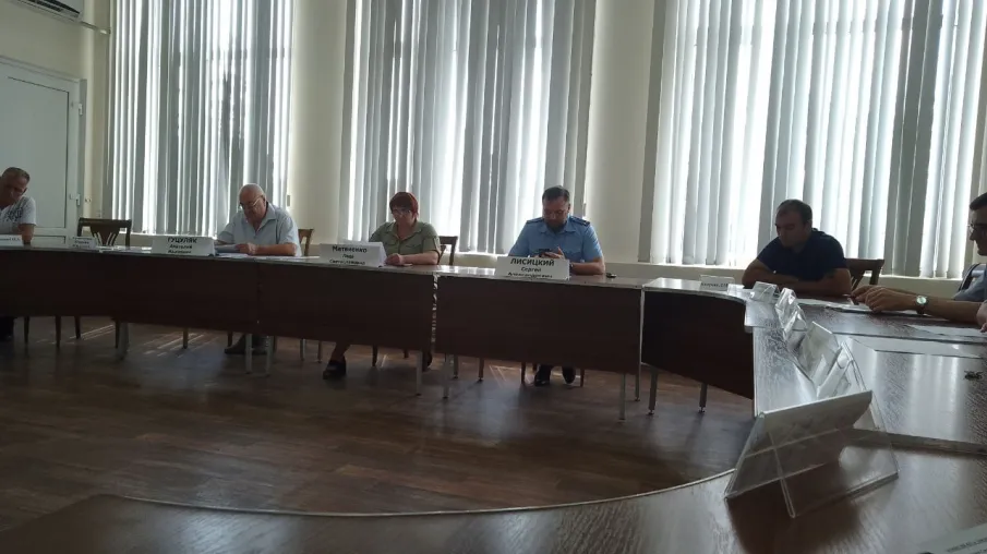 Состоялось заседание районной межведомственной комиссии по делам несовершеннолетних и защите их прав, с участием представителя Красносулинской городской прокуратуры