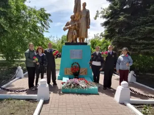 Дети из социально-реабилитационного отделения возложили цветы