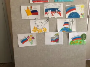 Гордо реет флаг державный