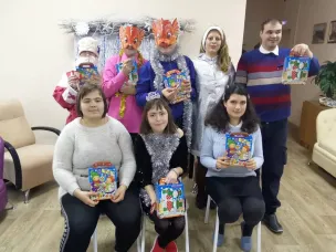 Новый год самый любимый, добрый, сказочный праздник, который ждут в каждом доме, в каждой семье. Новый год-всегда ожидание чуда, волшебных приключений и удивительных перемен