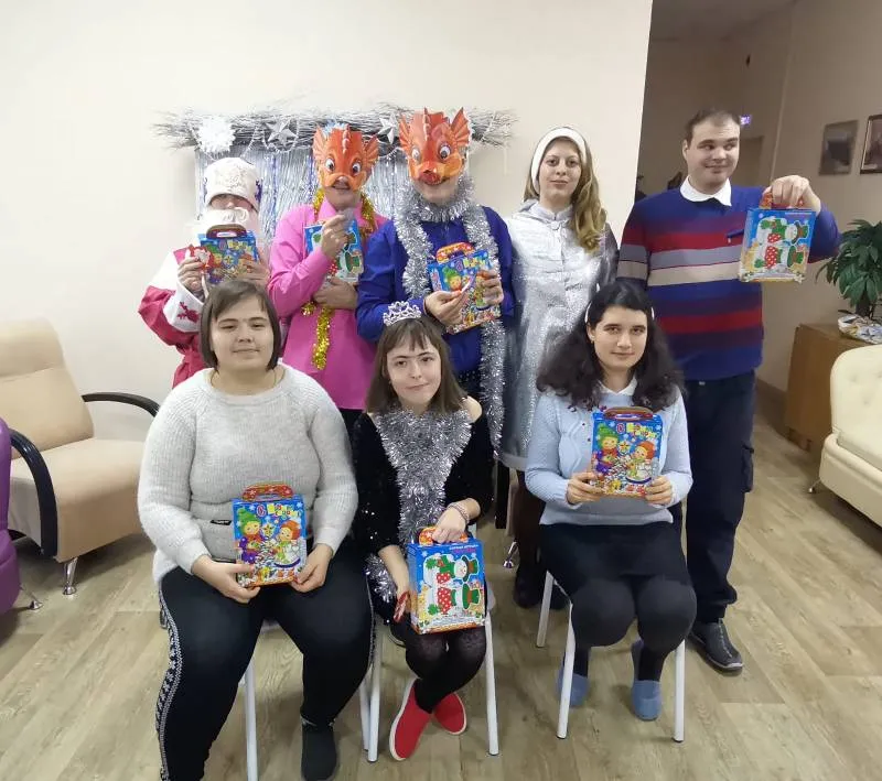 Новый год самый любимый, добрый, сказочный праздник, который ждут в каждом доме, в каждой семье. Новый год-всегда ожидание чуда, волшебных приключений и удивительных перемен