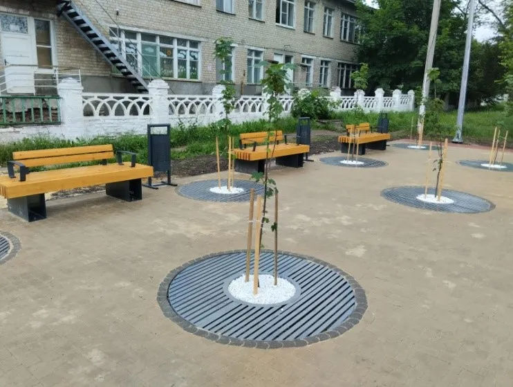 Благодаря национальному проекту «Жилье и городская среда» в   г. Красный Сулин завершено благоустройство объекта: «Площадь поселка Несветай-ГРЭС, расположенная по адресному ориентиру Ростовская область,  г. Красный Сулин, ул. Центральная».