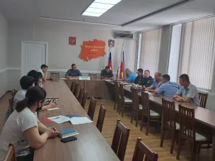В Администрации Красносулинского района состоялось внеплановое заседание комиссии по предупреждению и ликвидации чрезвычайных ситуаций и обеспечению пожарной безопасности Красносулинского района