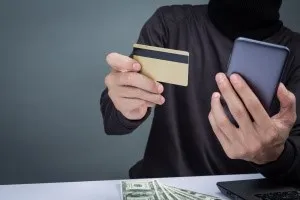 Мошенники украли деньги с карты: что делать