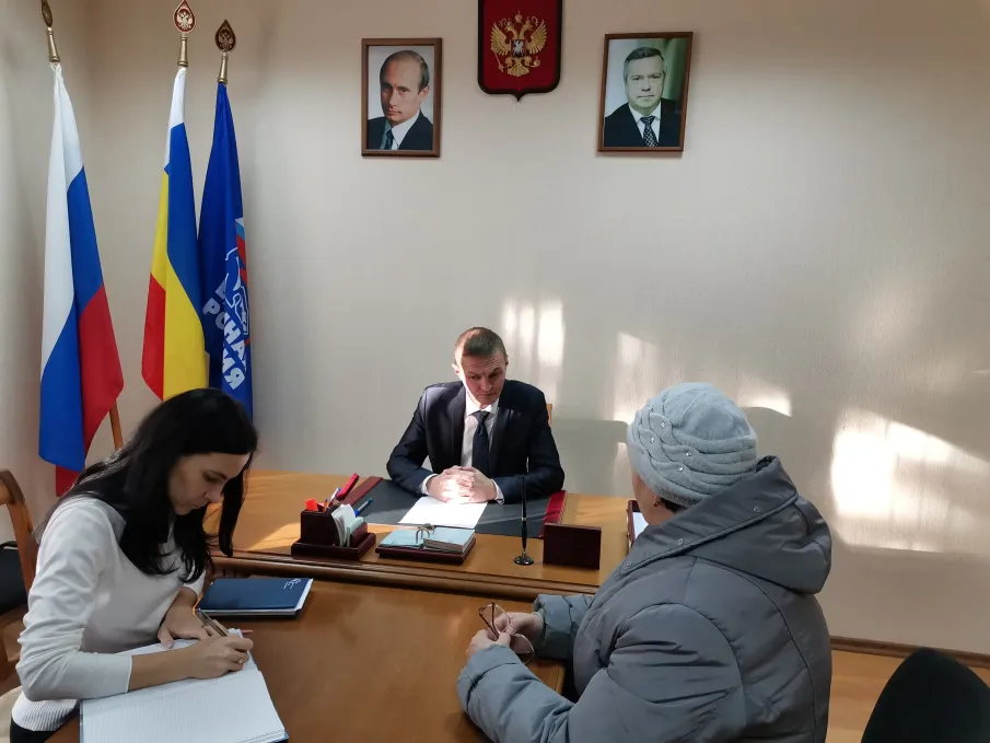 В региональной общественной приемной губернатора Василия Голубева проводятся тематические приемы граждан