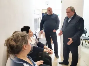 Николай Альшенко проверил наличие лекарств в одной из городских аптек и продуктов в продовольственном магазине