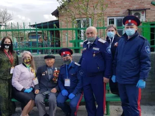 Казаки - волонтеры поздравили на дому Ветеранов  с Великой датой  75 - летия Победы в Великой Отечественной Войне