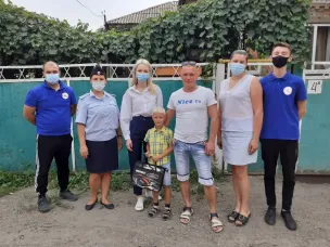 Молодёжный парламент Красносулинского района  принял участие в Благотворительной  акции «СОБЕРЁМ РЕБЁНКА В ШКОЛУ»