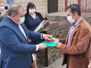 Две семьи Красносулинского района получили микроавтобусы