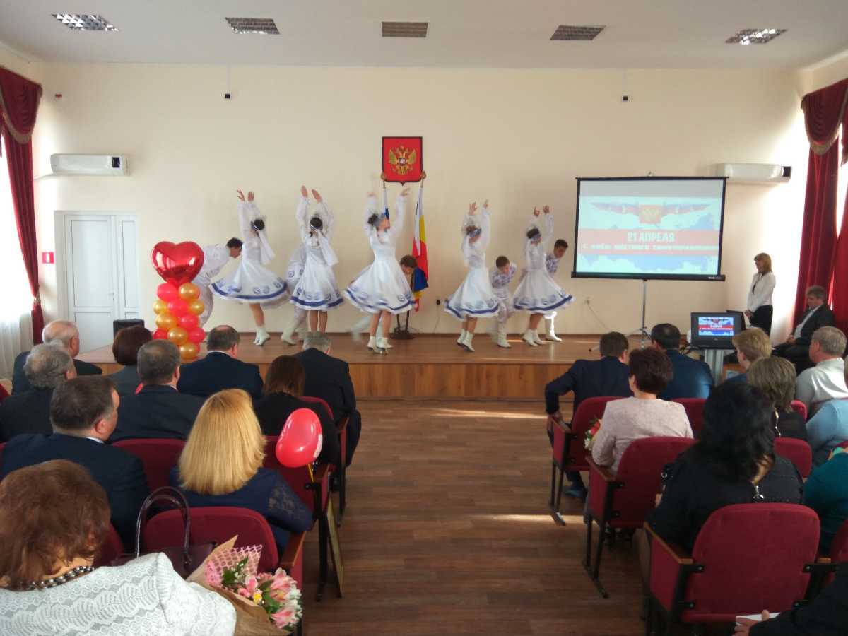 Поздравление от хореографического коллектива "Авантаж"